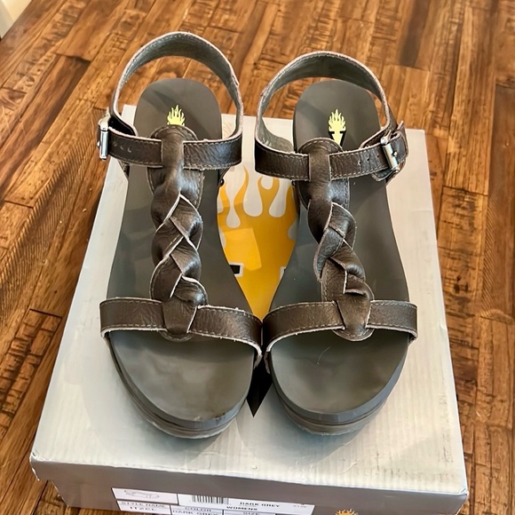 Volatile Dark Grey Sandals - Picture 2 of 6